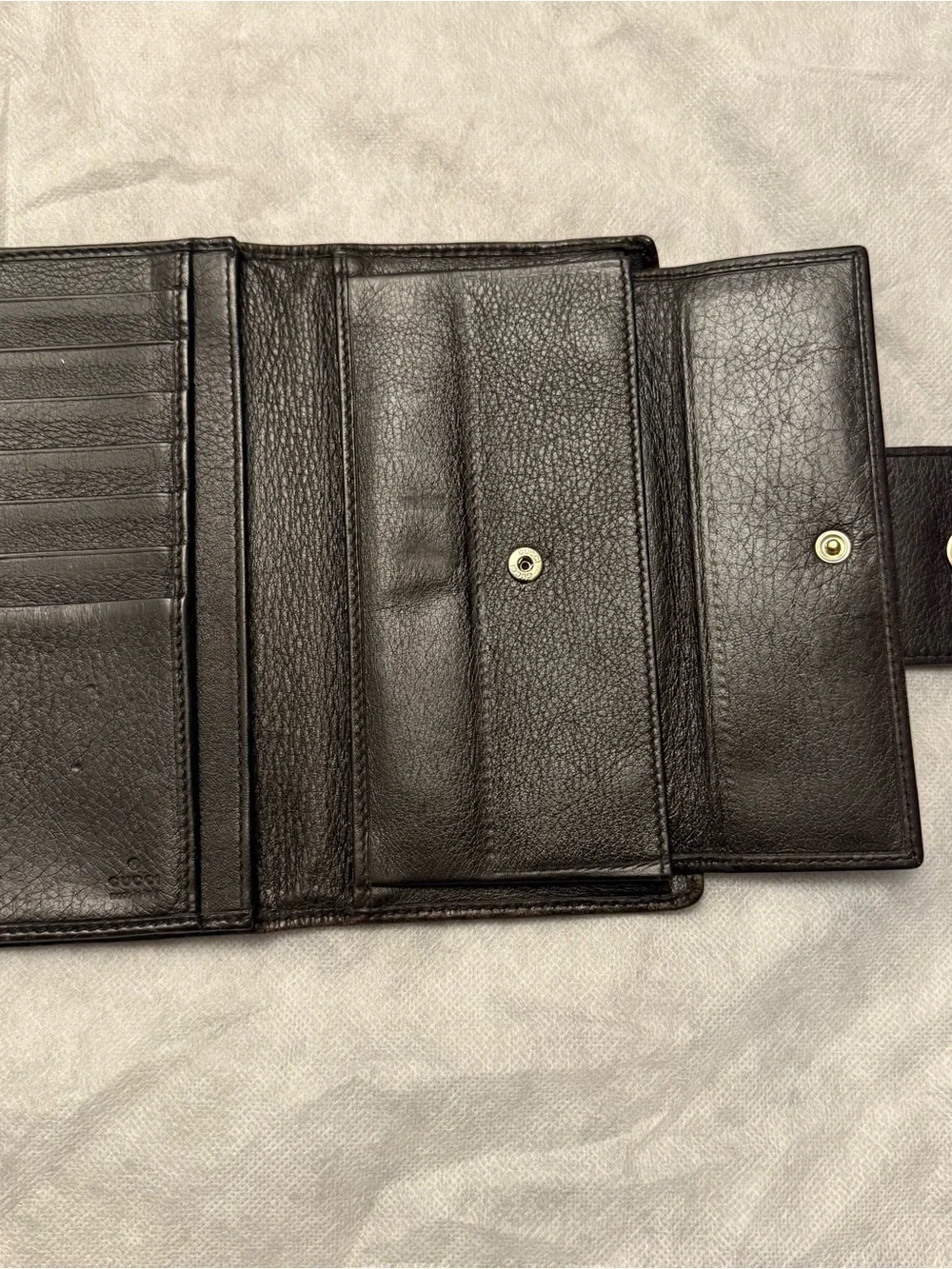 Gucci Black Leather Wallet with Gold Logo Bar